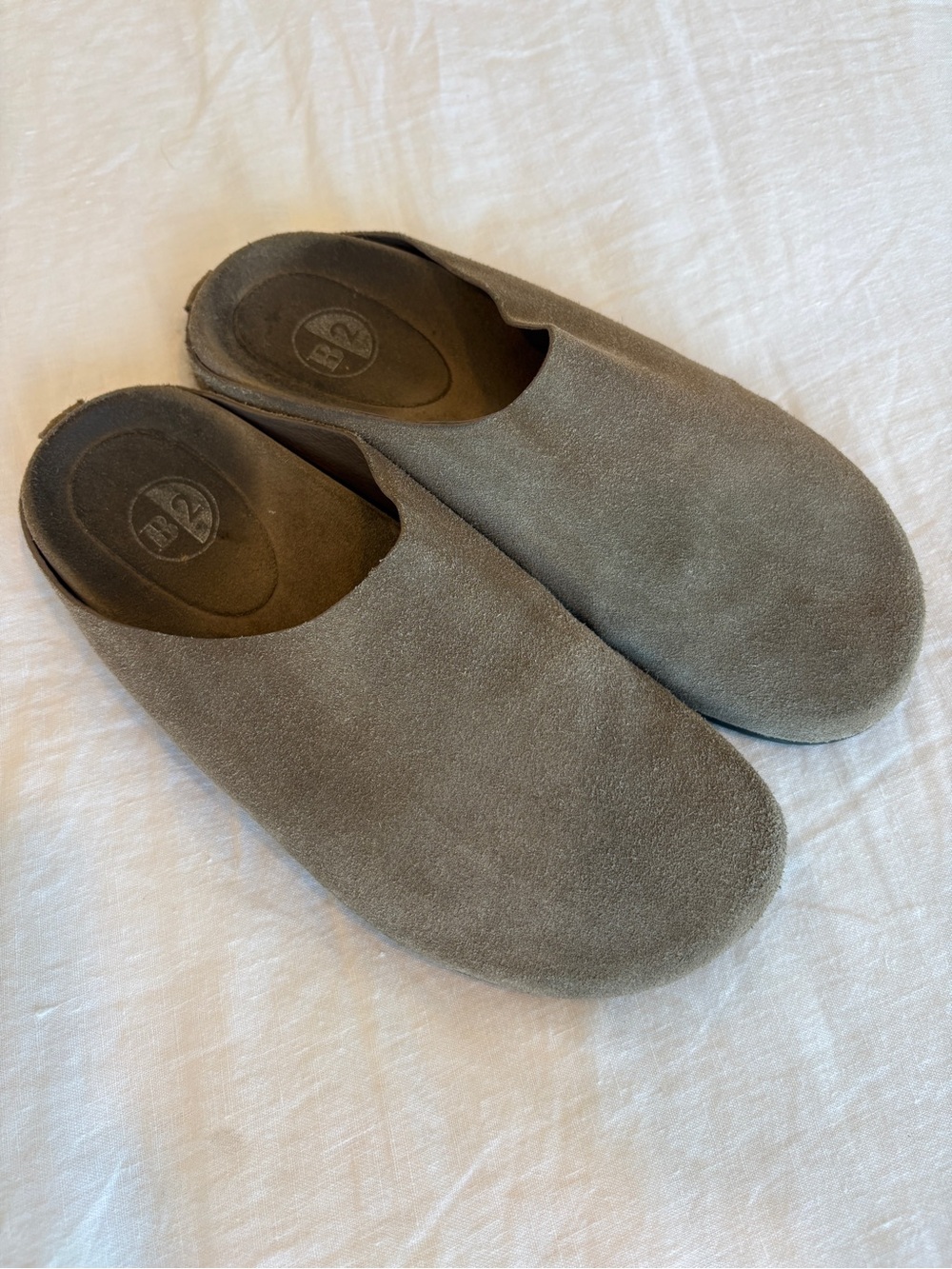 Minimal Suede Clogs Taupe Size 8.5